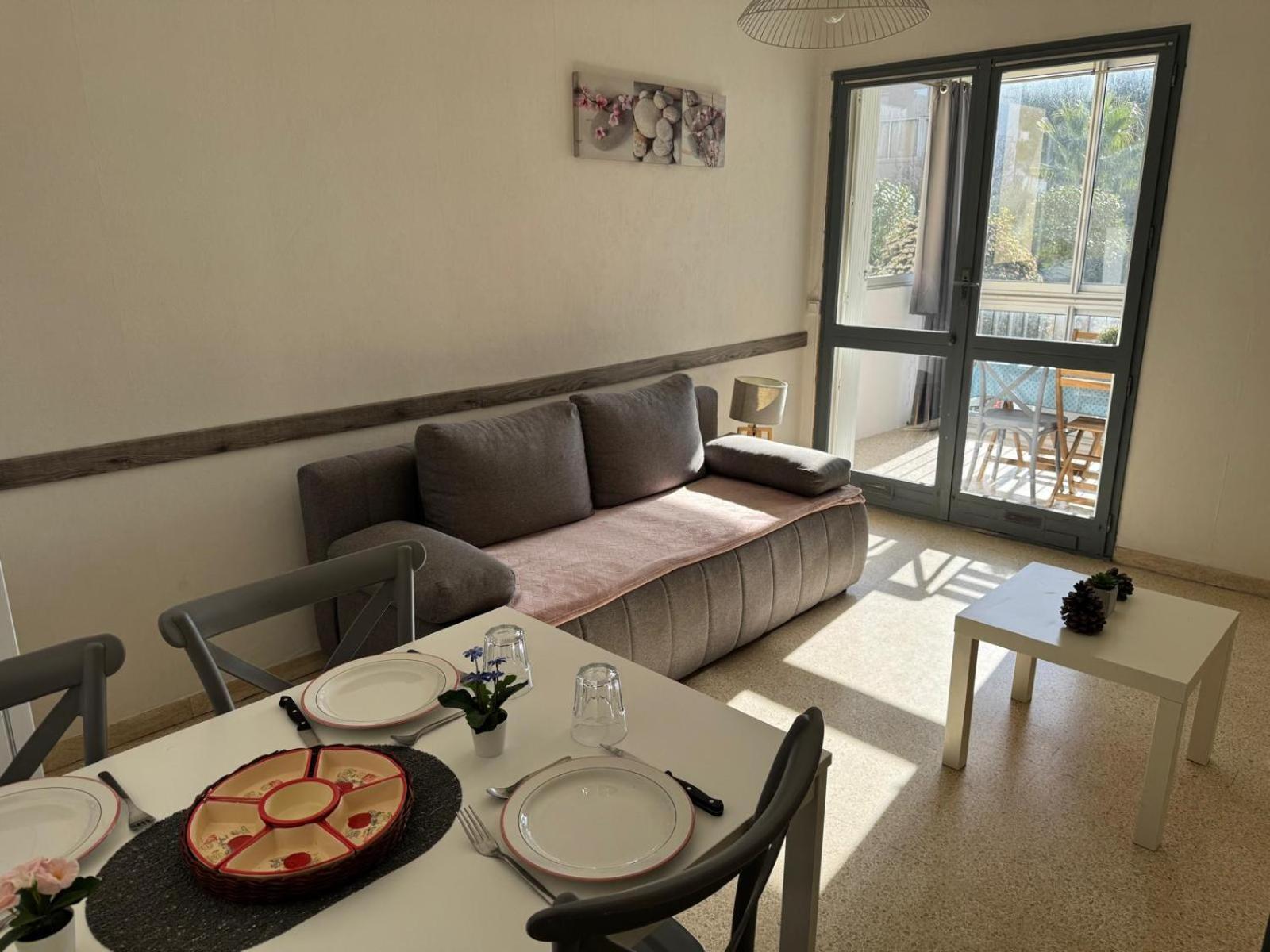 Agréable appartement RDC proche centre-ville et plages Le Grau-du-Roi Esterno foto